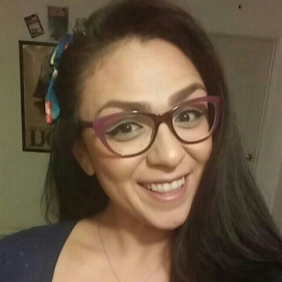 Meet your Posher, Cielo's Corner - Picture 2 of 3